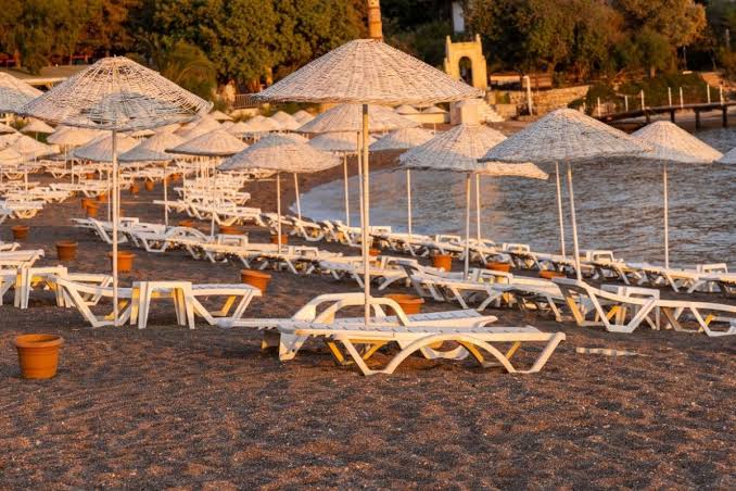 Yunanistan'da plaj şezlongu yasakladı