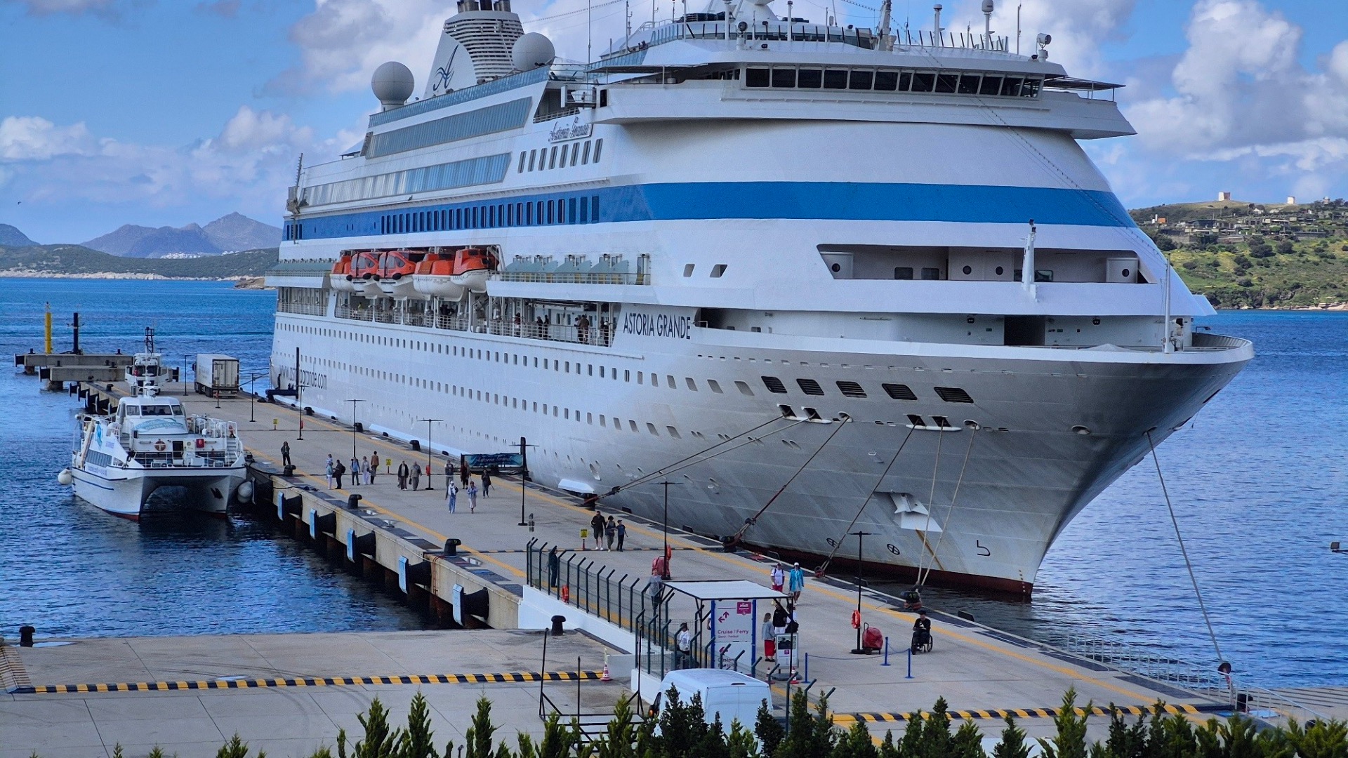 Bodrum’a sezonun ilk yolcu gemisi geldi
