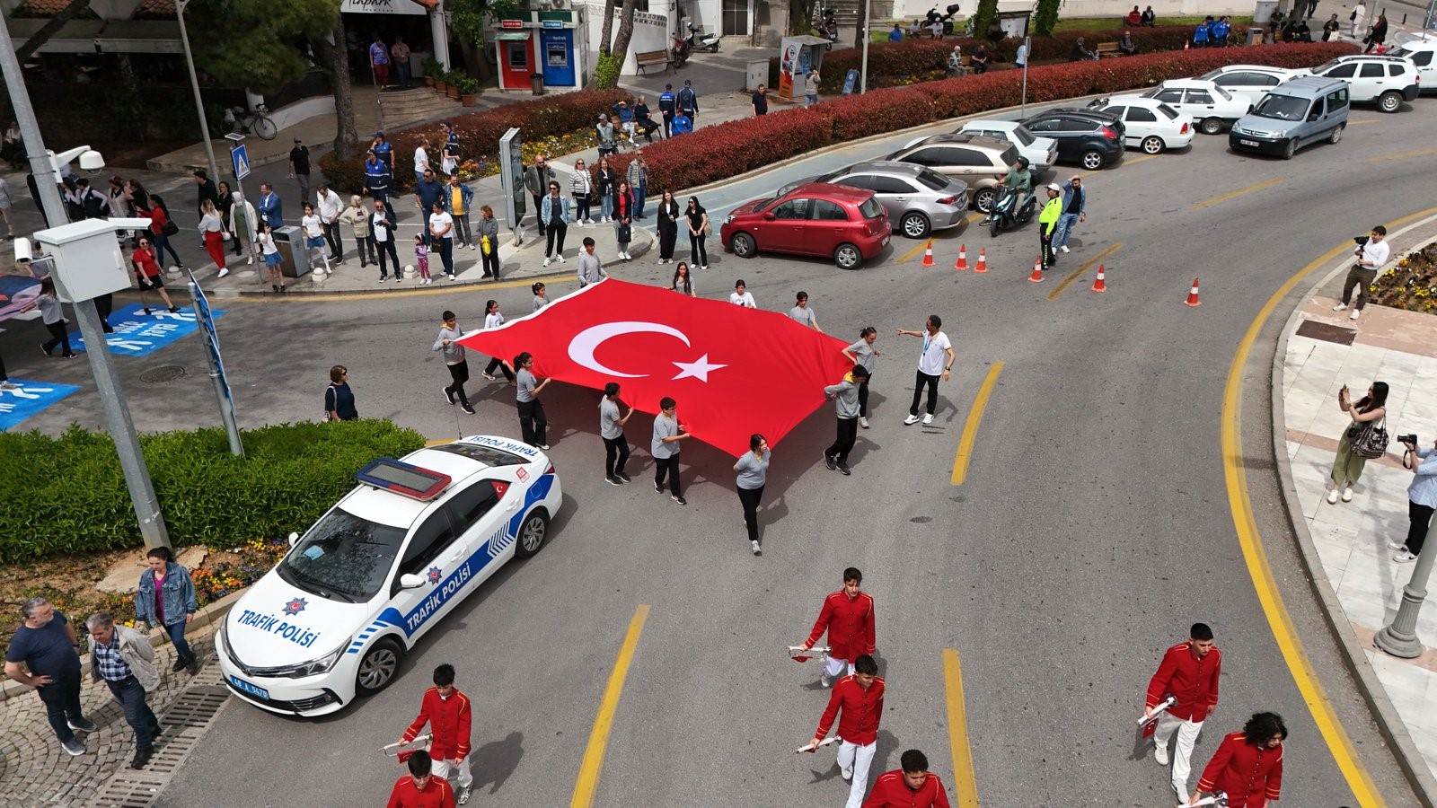 Muğla'da 23 Nisan coşkusu kortej yürüyüşüyle başladı
