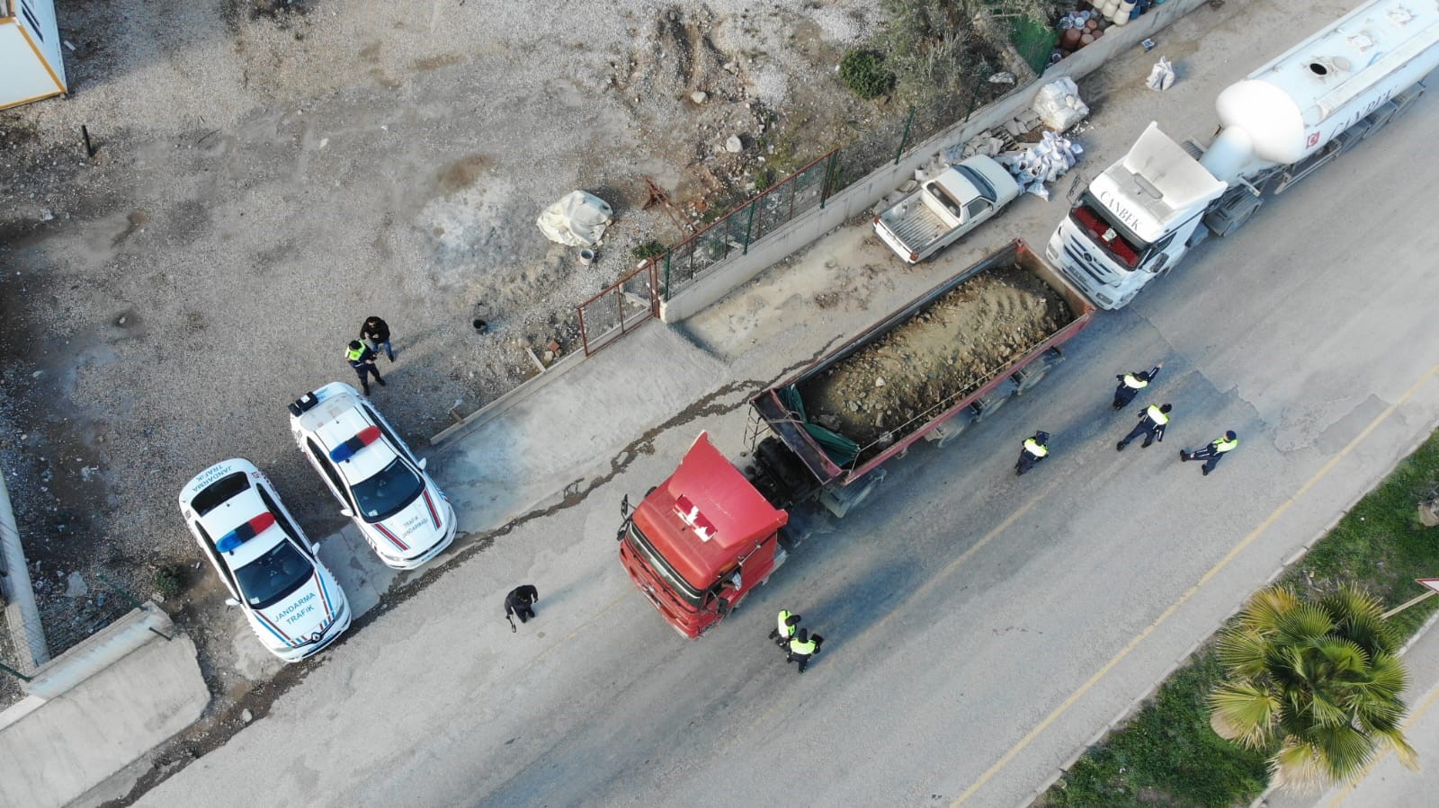  Jandarmadan hafriyat kamyonlarına sıkı denetim