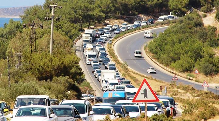 Bodrum'a 24 saatte 10 bin araç giriş yaptı