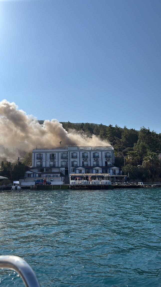 Bodrum'da otelde yangın paniği: 2 kişi yangında mahsur kaldı