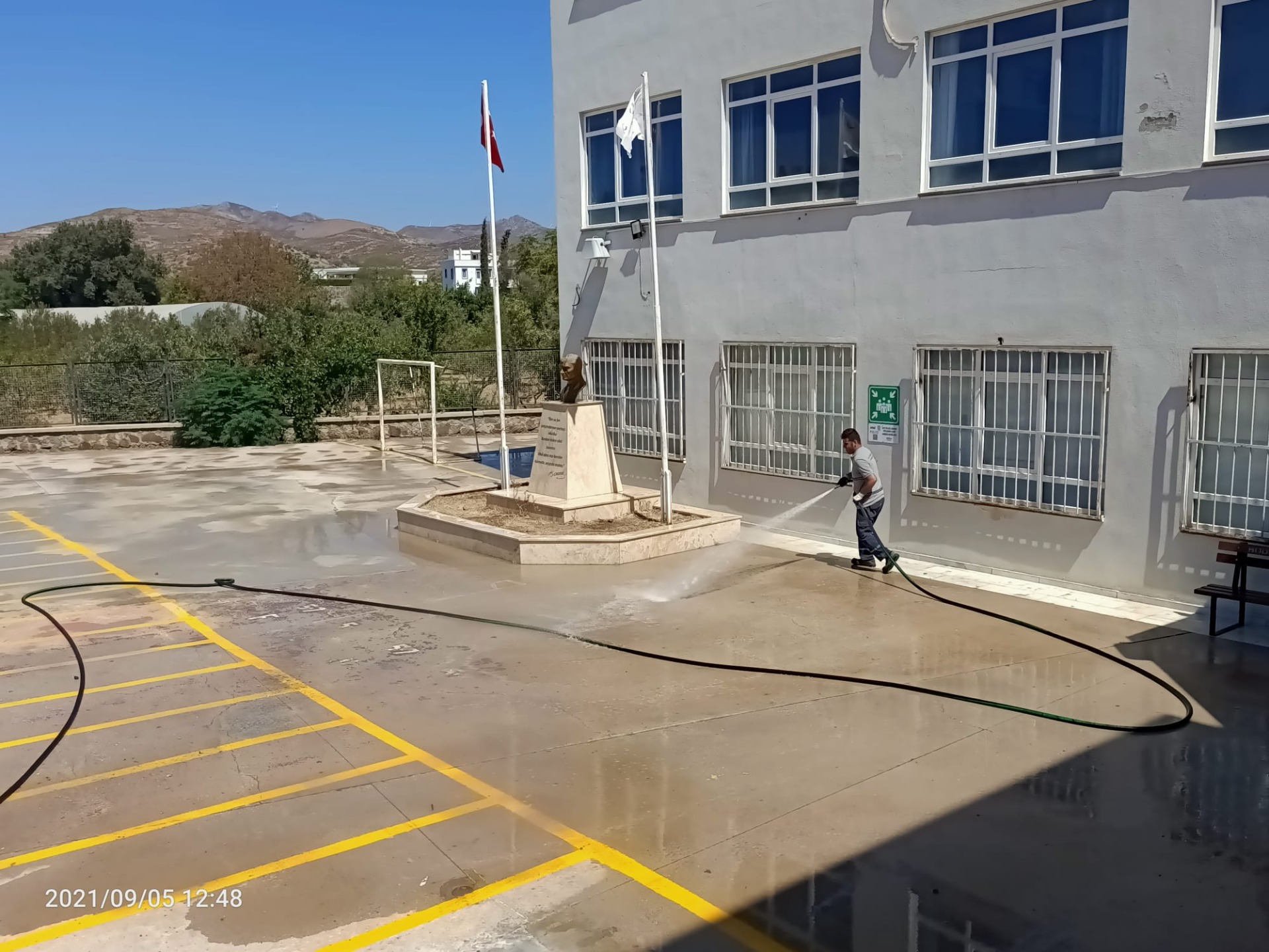 BODRUM'DA OKULLAR DEZENFEKTE EDİLİYOR