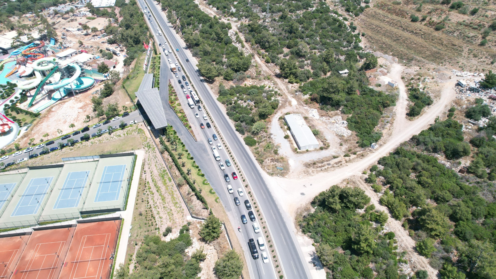 Bodrum’a 3 günde 75 bin araç giriş yaptı