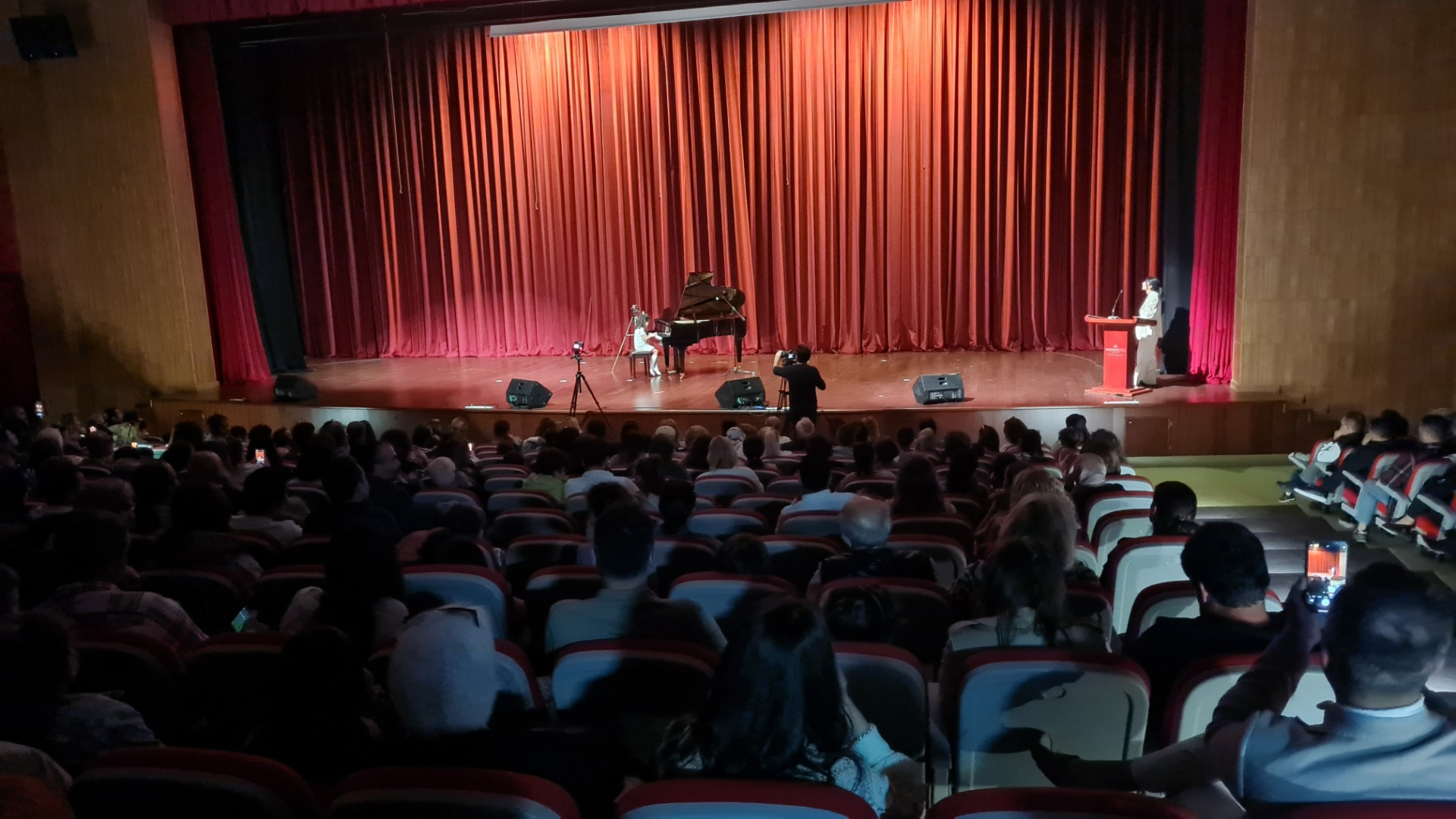 Depremde yaşamın yitiren ilkokul öğrencisi Yade konserle anıldı