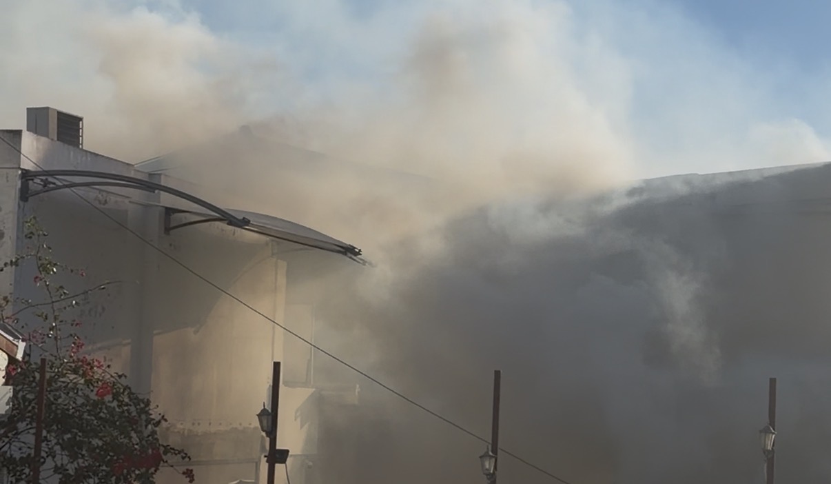 Bodrum Merkezde Depo Yangını: Cadde Duman Altında Kaldı