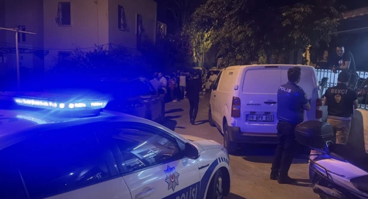 Babasının cenazesiyle 2 gün aynı evde yaşadı