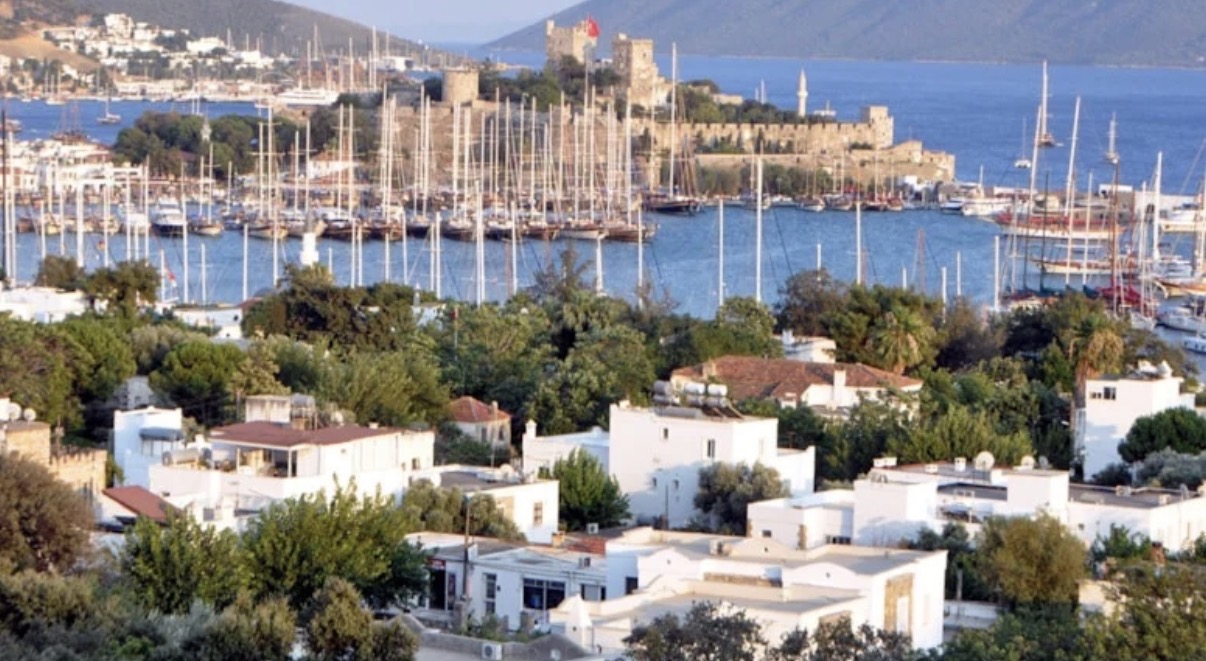 Bodrum’da lüks villalarda bedava yaşamanın yolunu buldular! Yıllardır kira vermiyorlar