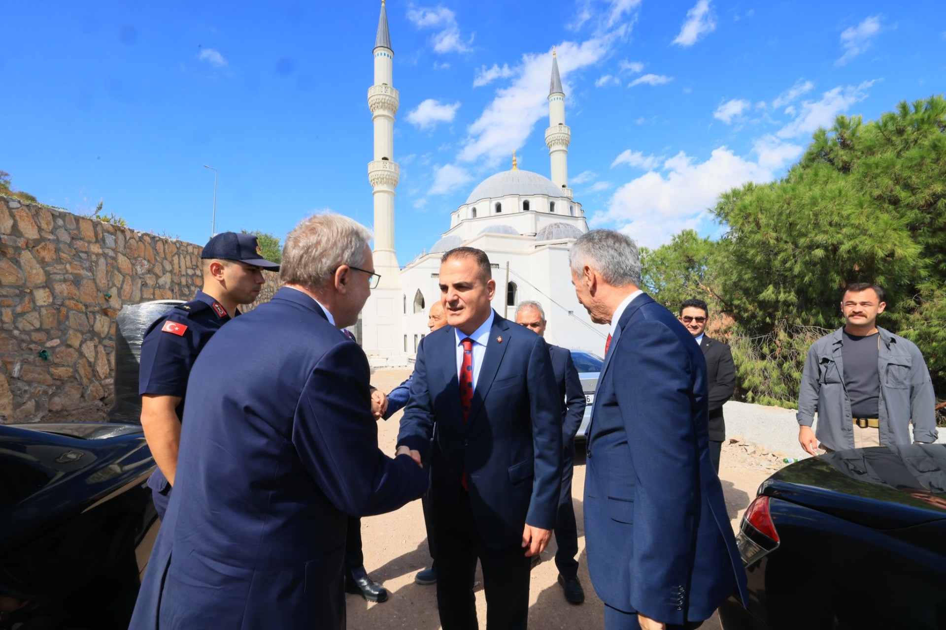 Cami mi, Külliye mi? 130 kişilik sınıfta kimler ne eğitimi alacak?