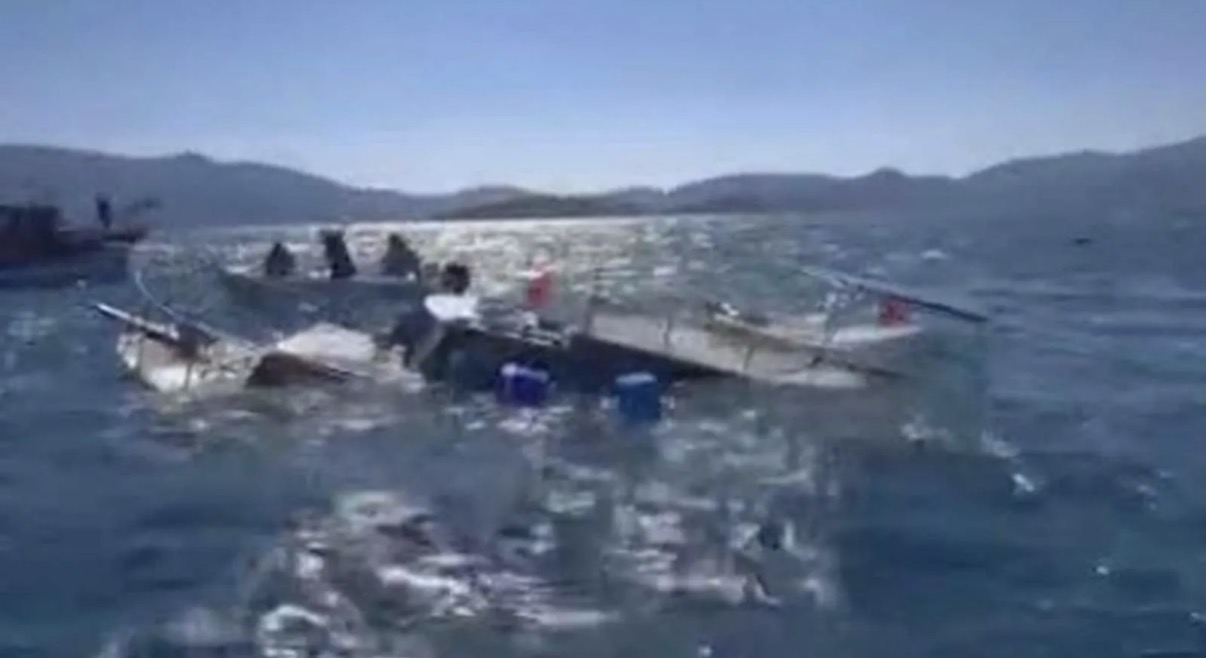 Bodrum'da balıkçı teknesi yarı batık bulundu; 7 kişi kurtarıldı