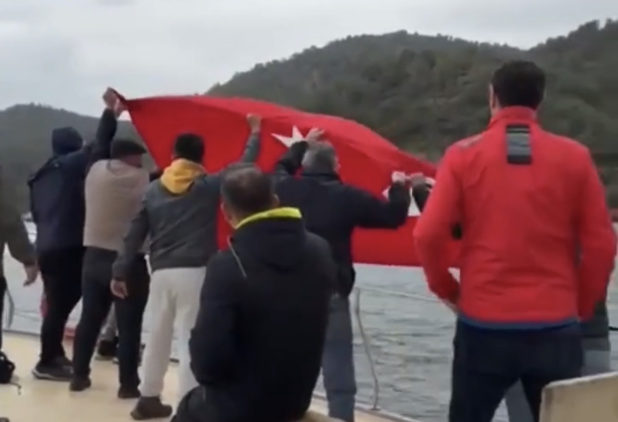 Sahil Koruma, denize beton dökenleri değil, dökme diyenleri engelledi!