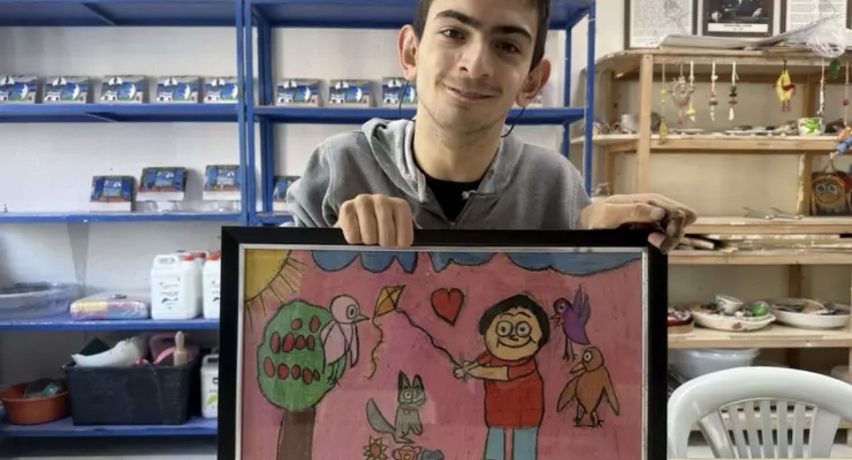 Kas hastası Can, sanatla ve sosyal etkinliklerle hayata tutunuyor