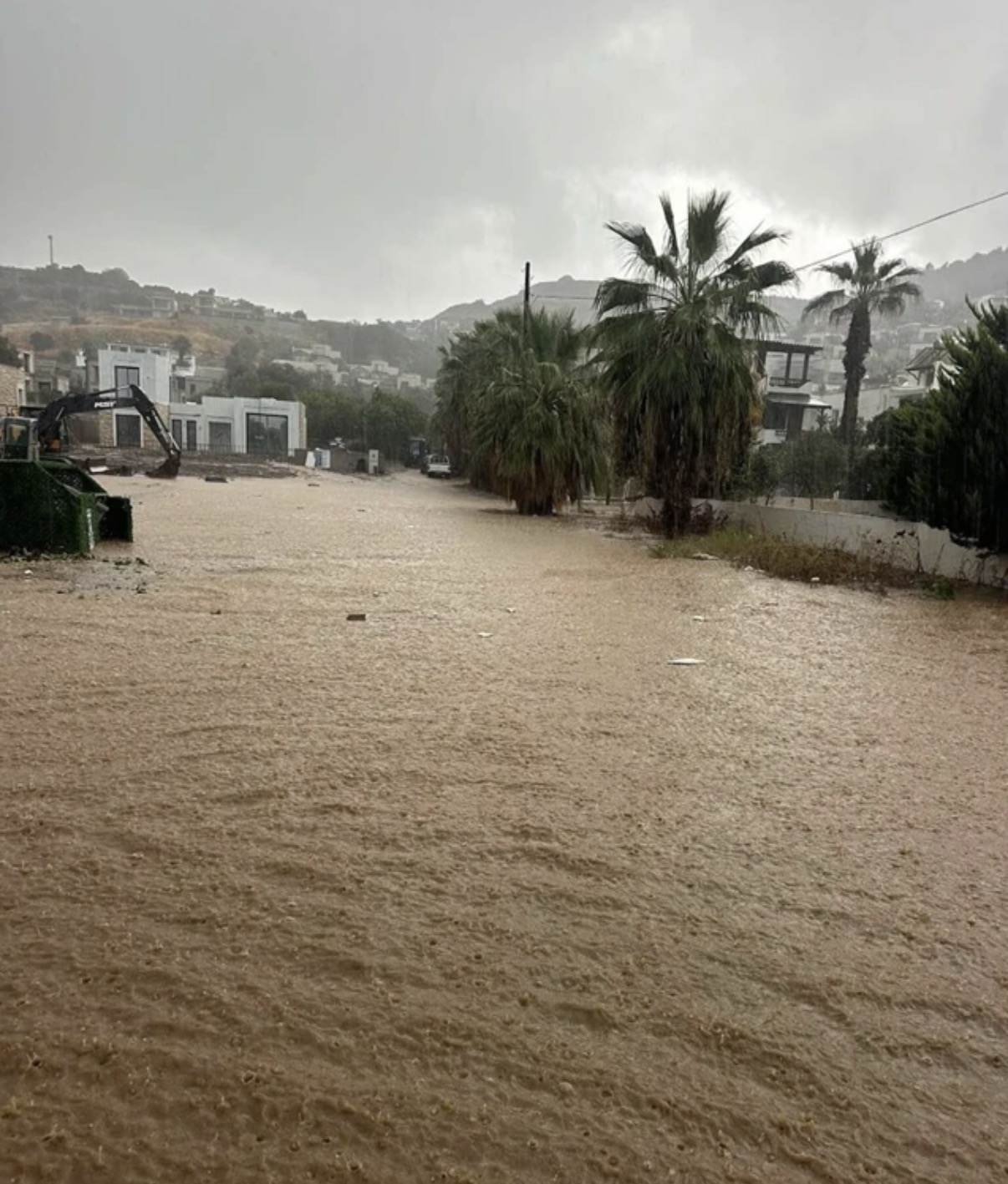 Bodrum'da şiddetli yağış dereleri taşırdı, bazı evleri su bastı!