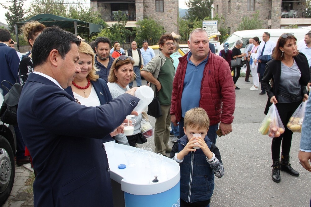 GÜNLÜK OLARAK SATIŞA SUNULAN HALK SÜT YOK SATIYOR