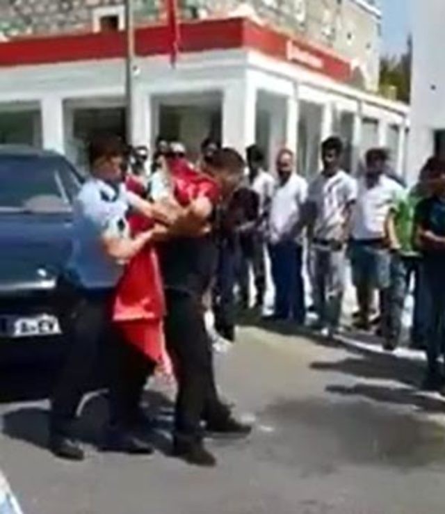 KENDİNİ YAKMAYA ÇALIŞTI