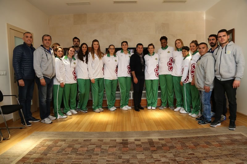 KIRÇİÇEKLERİNE BAŞKAN MORALİ