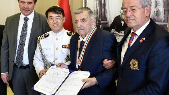 MADALYASINA 90 YAŞINDA KAVUŞTU