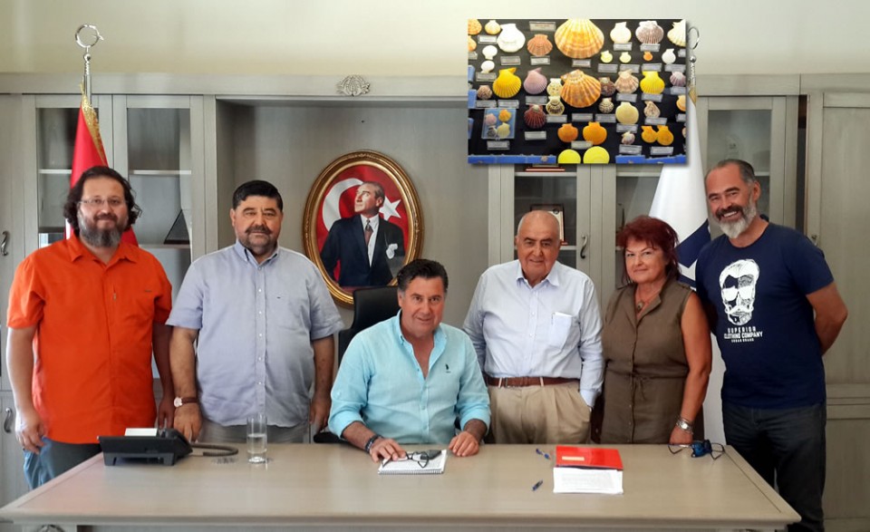 PAHA BİÇİLMEZ KOLEKSİYONUNU DENİZ MÜZESİ’NE BAĞIŞLADI