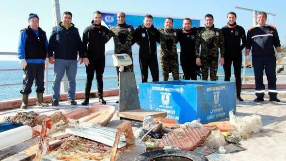 YALIÇİFTLİK’TE 100 KİLO ATIK
