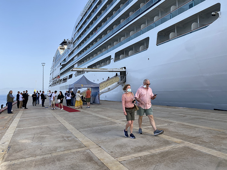 BAHAMA BAYRAKLI 'SEABOURN ENCORE' BODRUM'A YANAŞTI