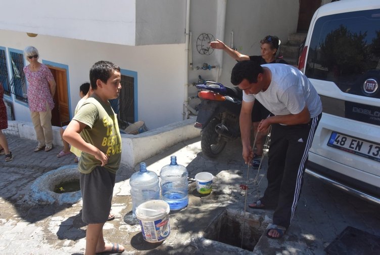 Vatandaşın su çilesi! Bodrum Yakaköy’de yaklaşık 10 gündür sular akmıyor…