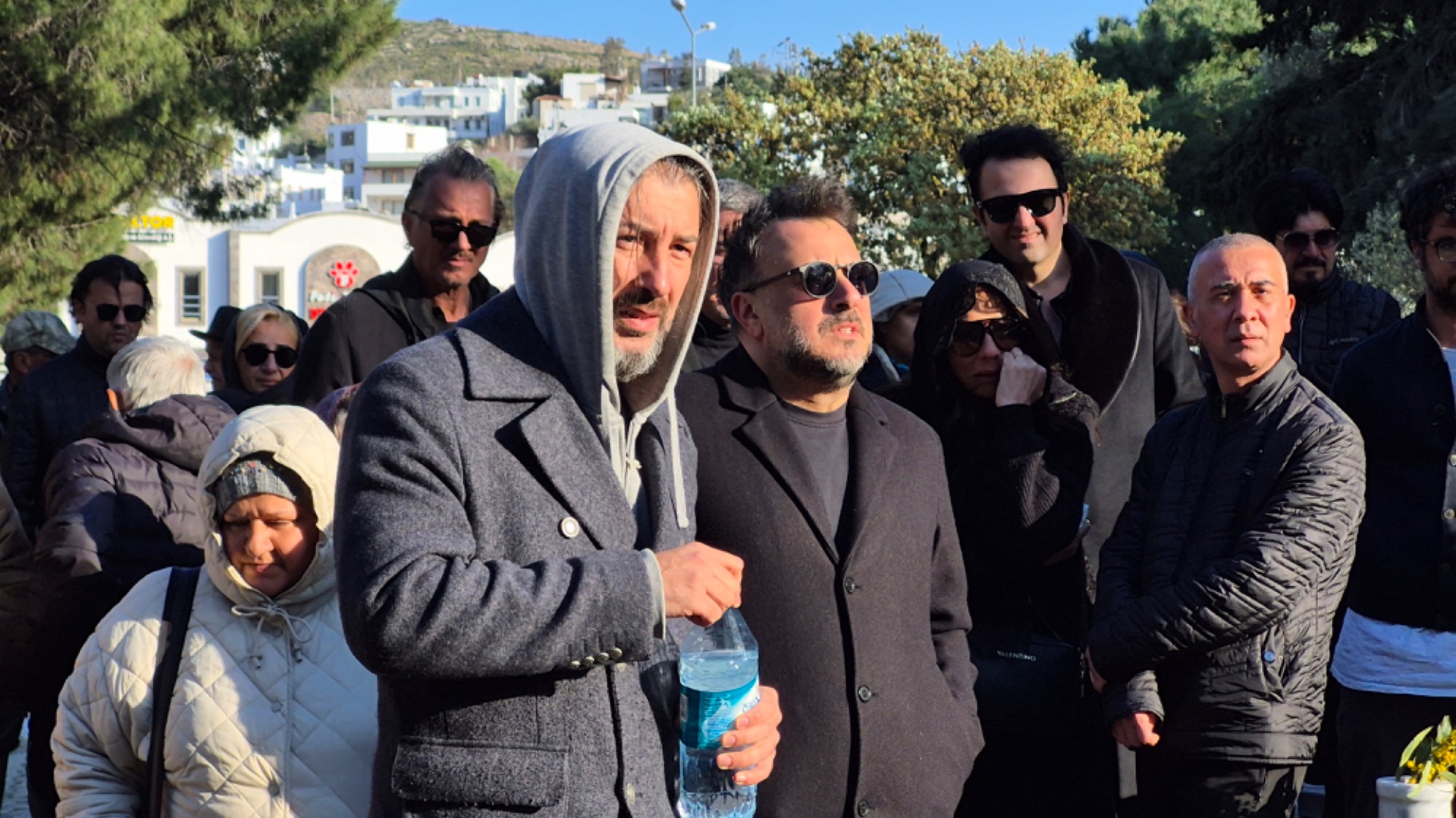 Sanatçı Tanyeli Bodrum'da son yolculuğuna uğurlandı