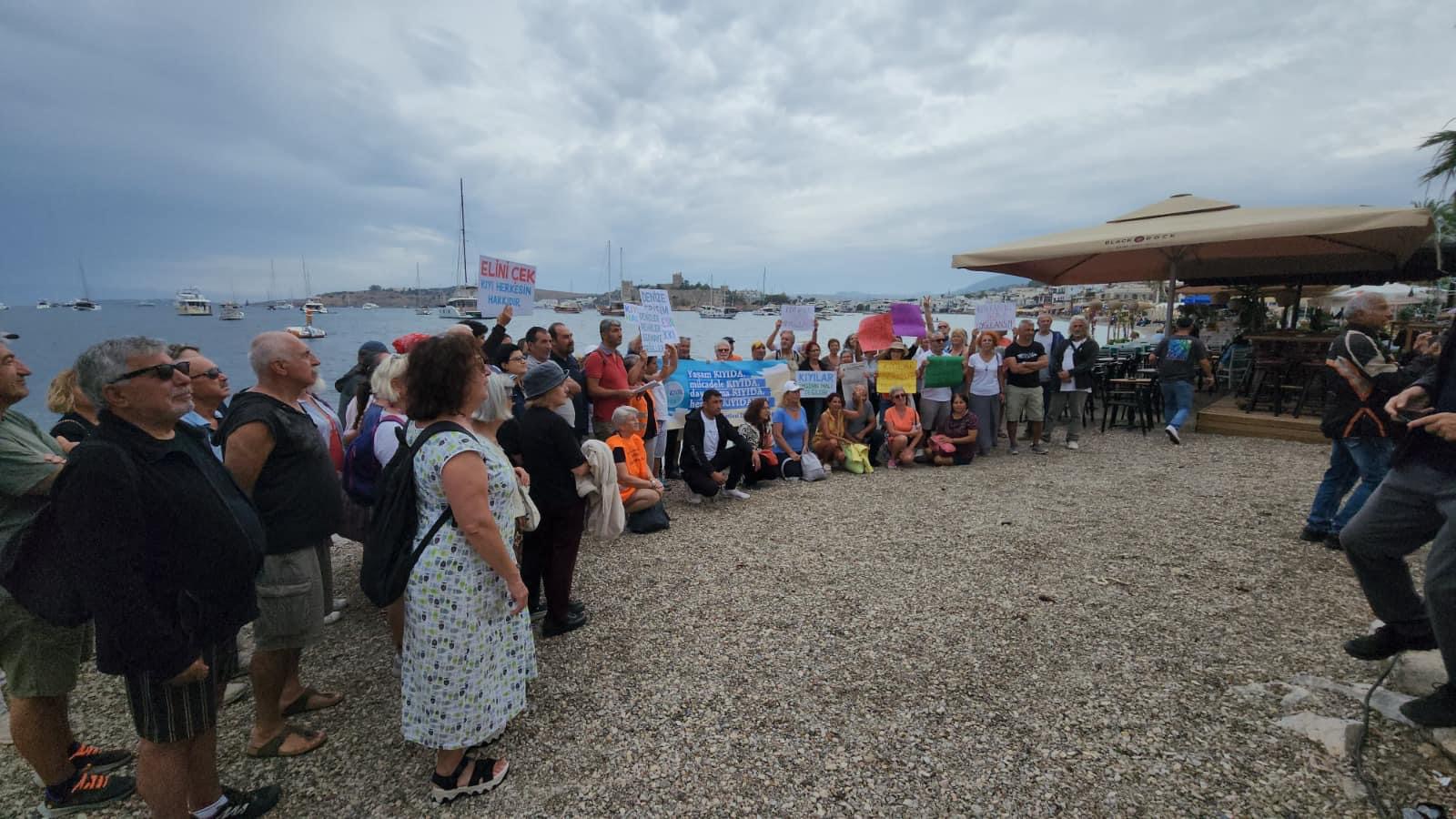 Bodrum’da kıyı işgali eyleminde sahilde yürüyecek yer bulamadılar
