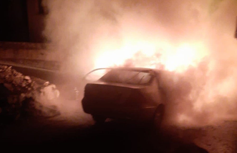 Otomobil, alev alev yandı