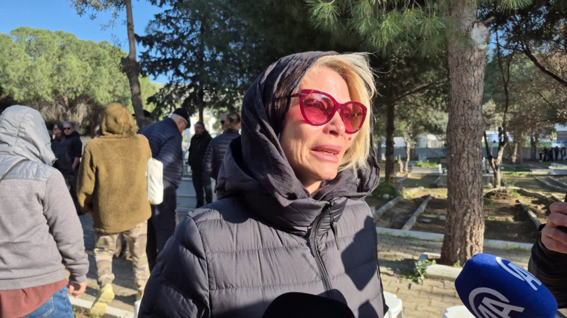 Sanatçı Tanyeli Bodrum'da son yolculuğuna uğurlandı