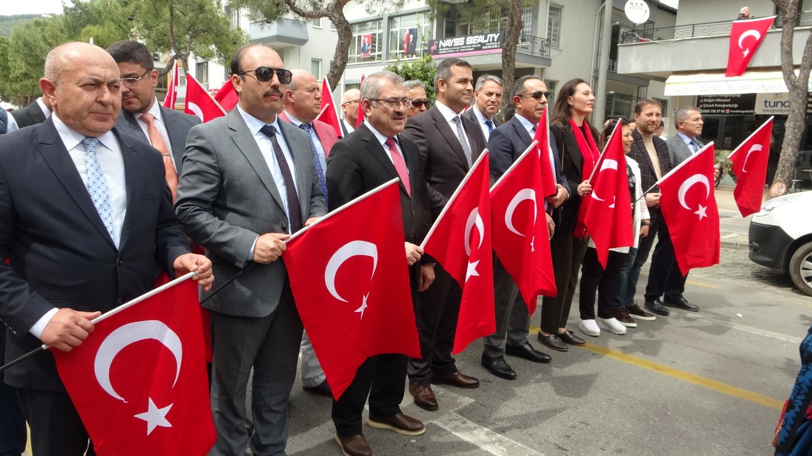 Muğla'da 23 Nisan coşkusu kortej yürüyüşüyle başladı