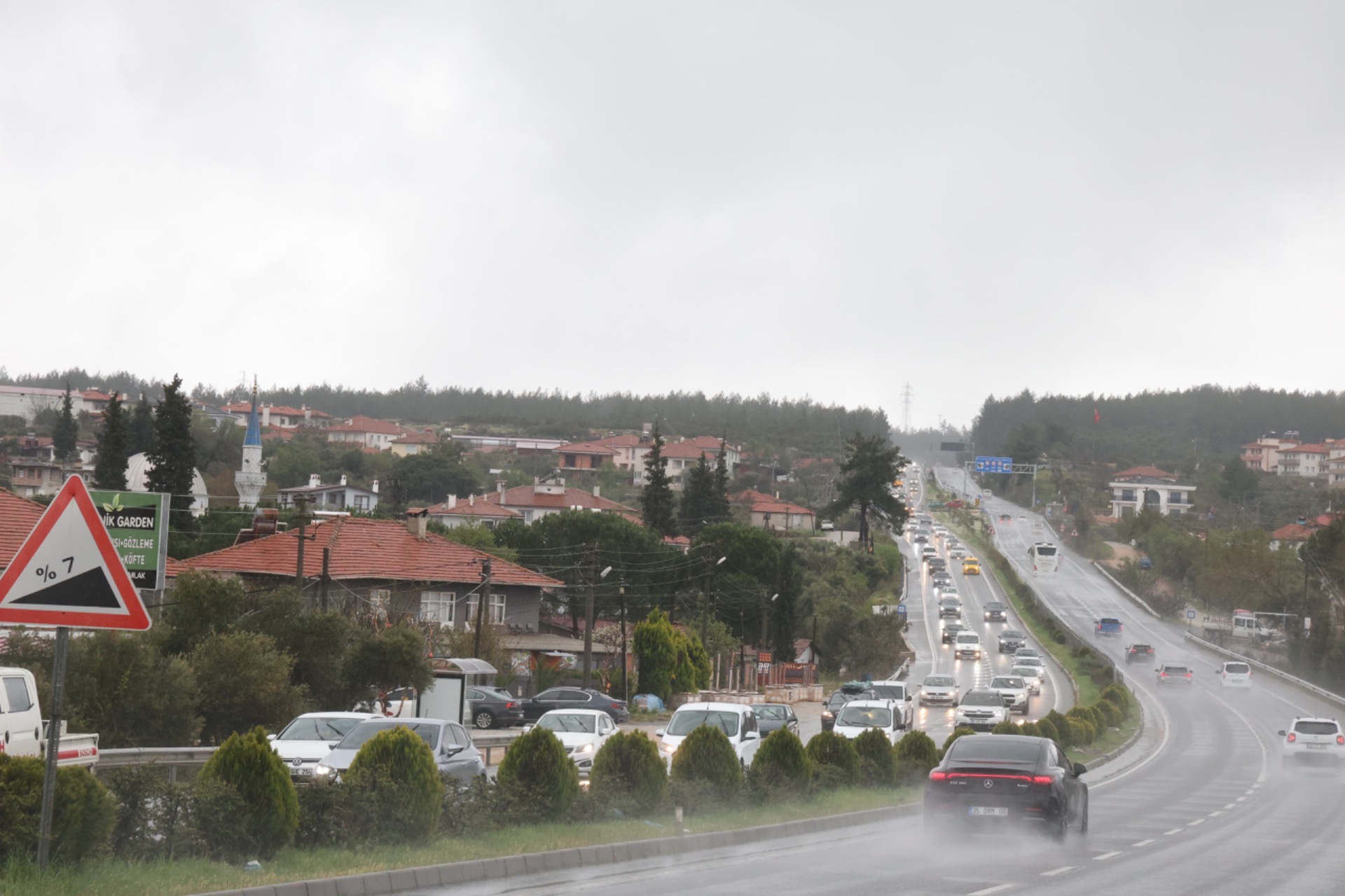 Bayram tatili dönüş yolunda oluşan trafik yoğunluğu çileye döndü