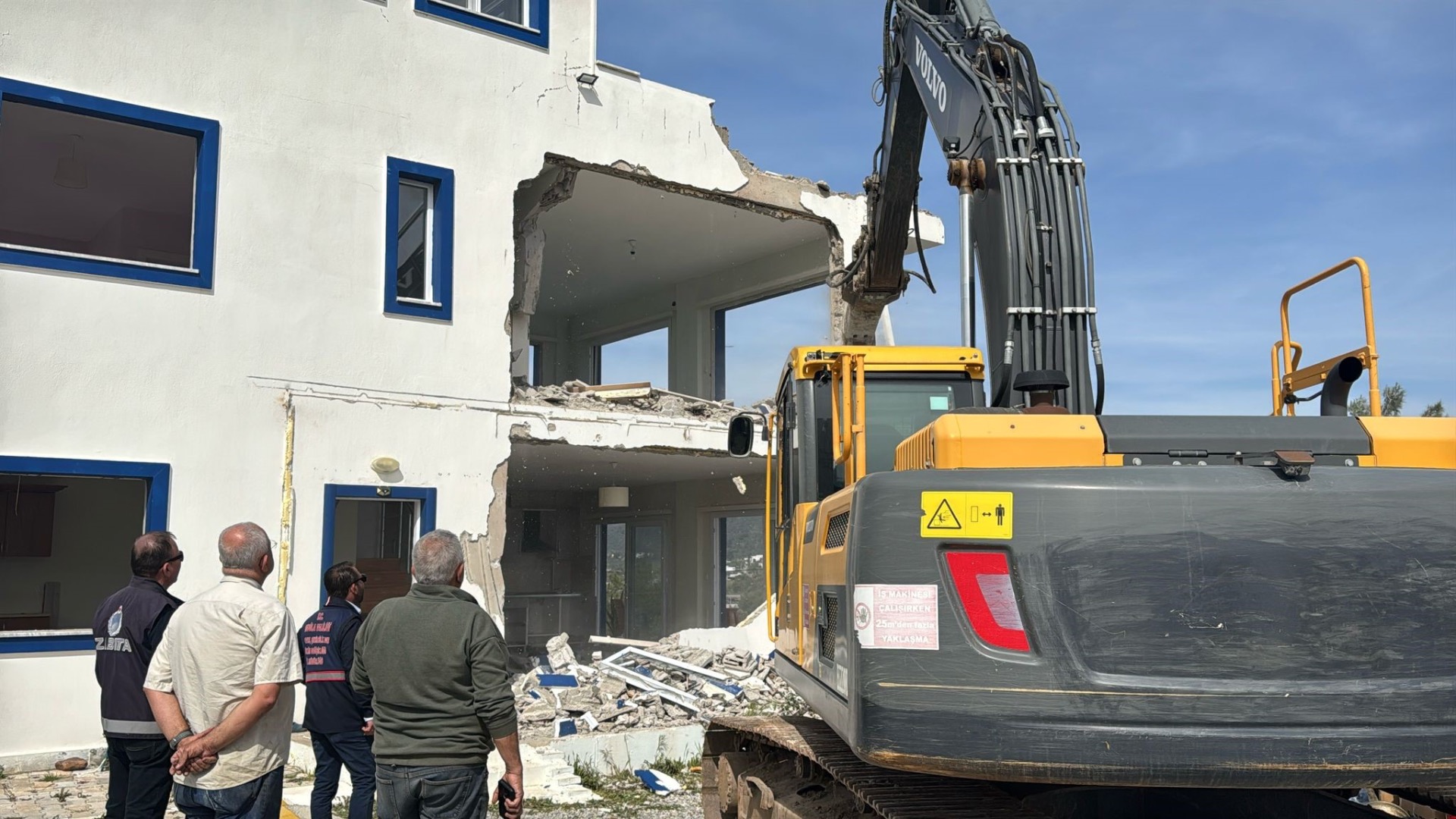 Hazine arazisine kaçak villa yapmışlar