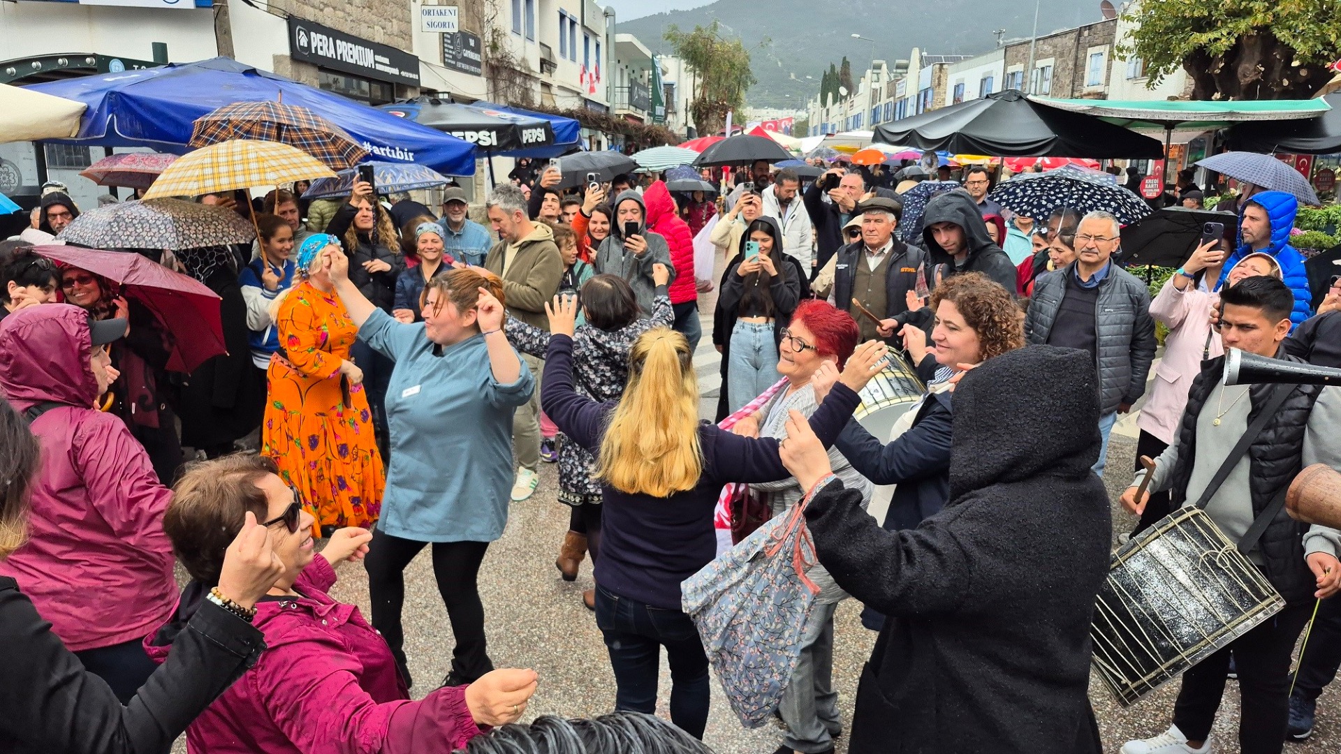 Bodrum’da yağmur altında festival