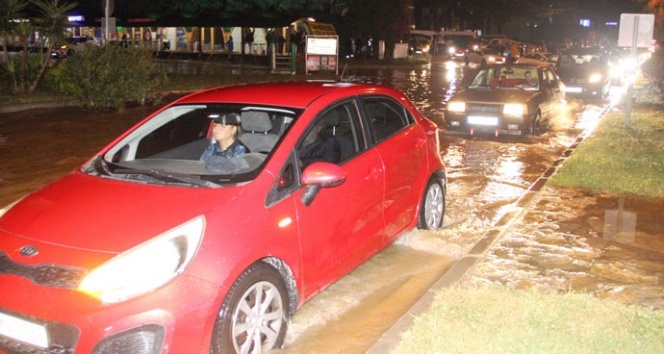 SAĞANAK YAĞIŞ BODRUM'U YİNE ESİR ALDI