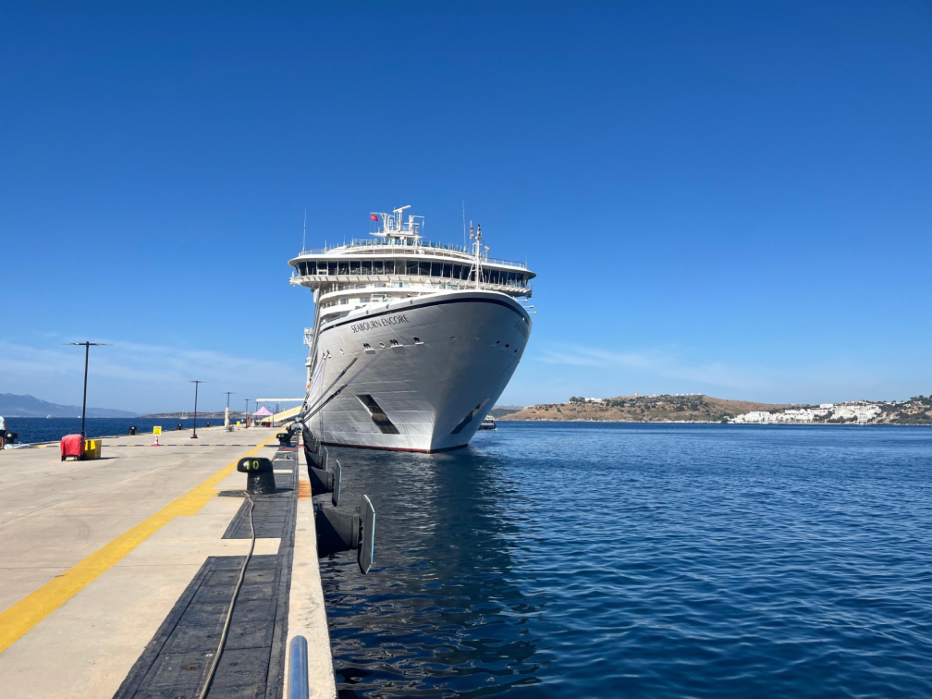 Seabourn Encore, 556 yolcusu ile Bodrum’a geldi