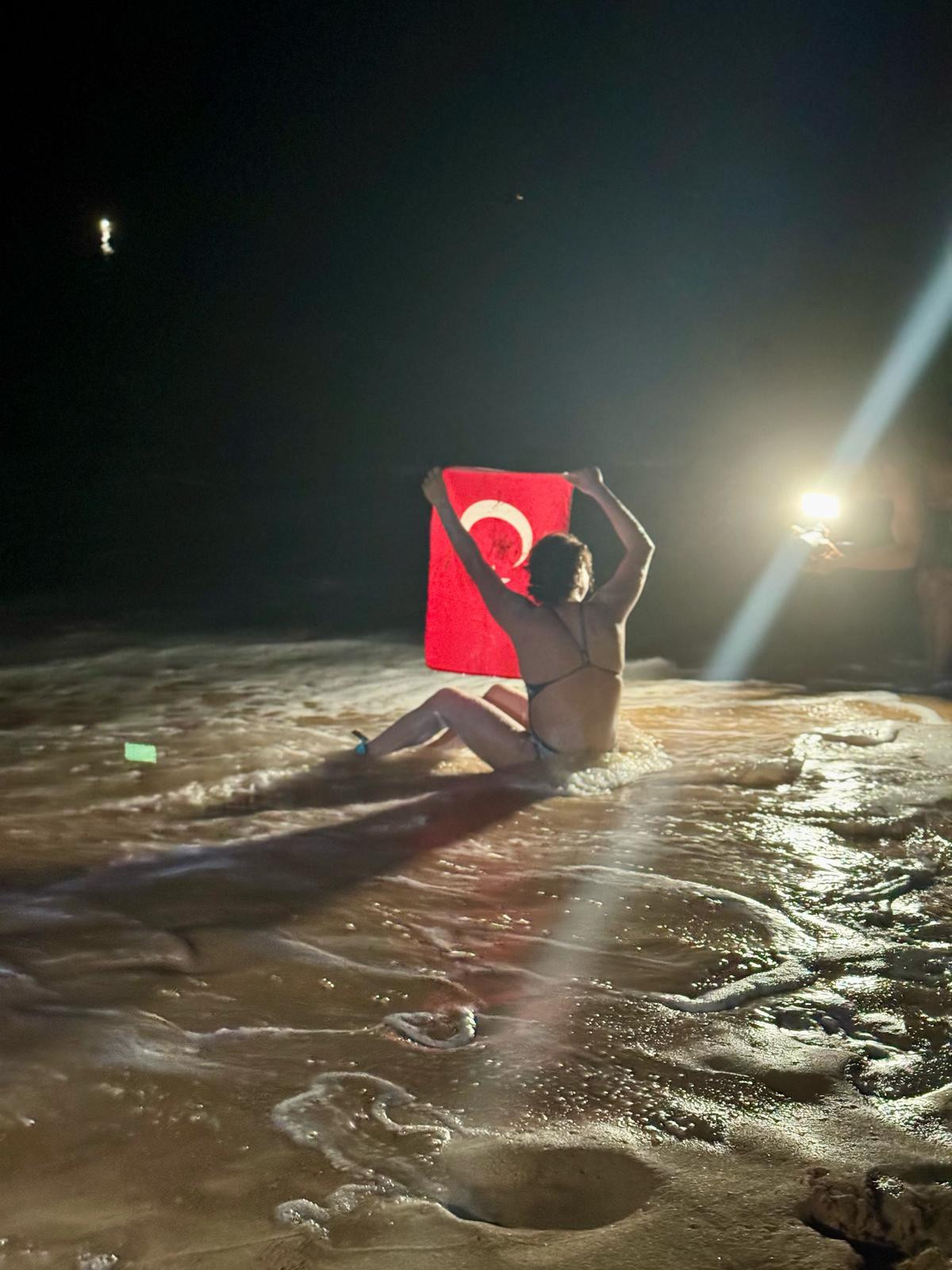 Aysu Türkoğlu, Kaiwi Kanalı'nı geçen en genç Türk oldu
