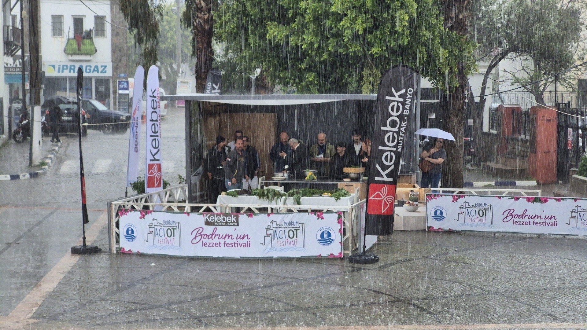 Bodrum’da yağmur altında festival