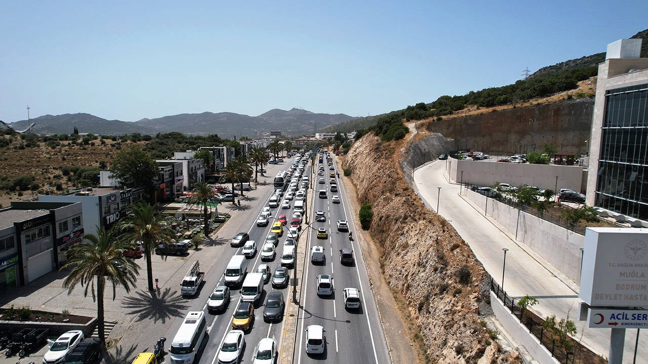 Bodrum'da bayram tatili trafiği erken başladı