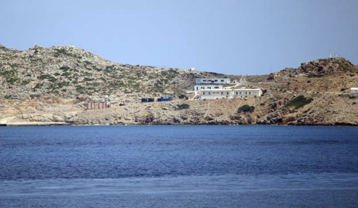 Keçi Adası'ndaki Yunan askerleri ve adaya yerleştirilen ağır silahlar görüntülendi
