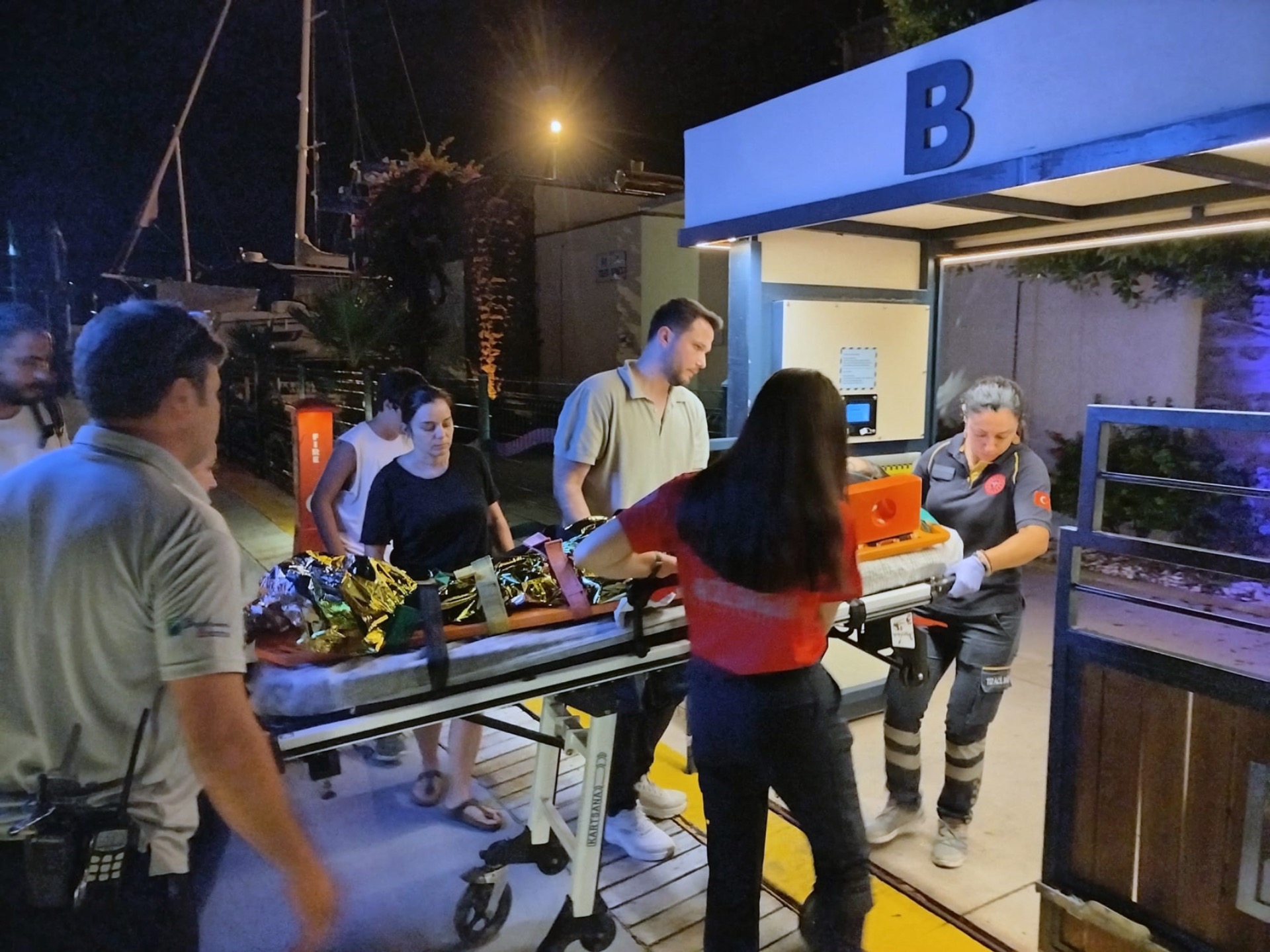 Kos adasında yaralanan çocuk deniz ambulansı ile Bodrum’a getirildi