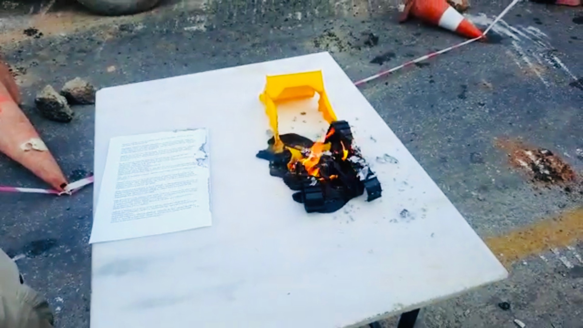 Bodrum’da sezon ortası başlatılan elektrik hattı çalışmaları protesto edildi! 
