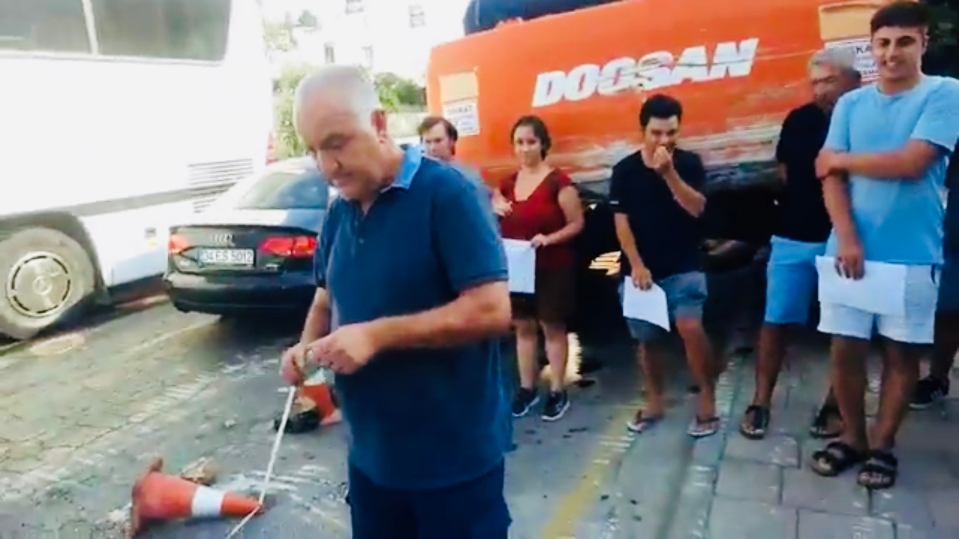 Bodrum’da sezon ortası başlatılan elektrik hattı çalışmaları protesto edildi! 