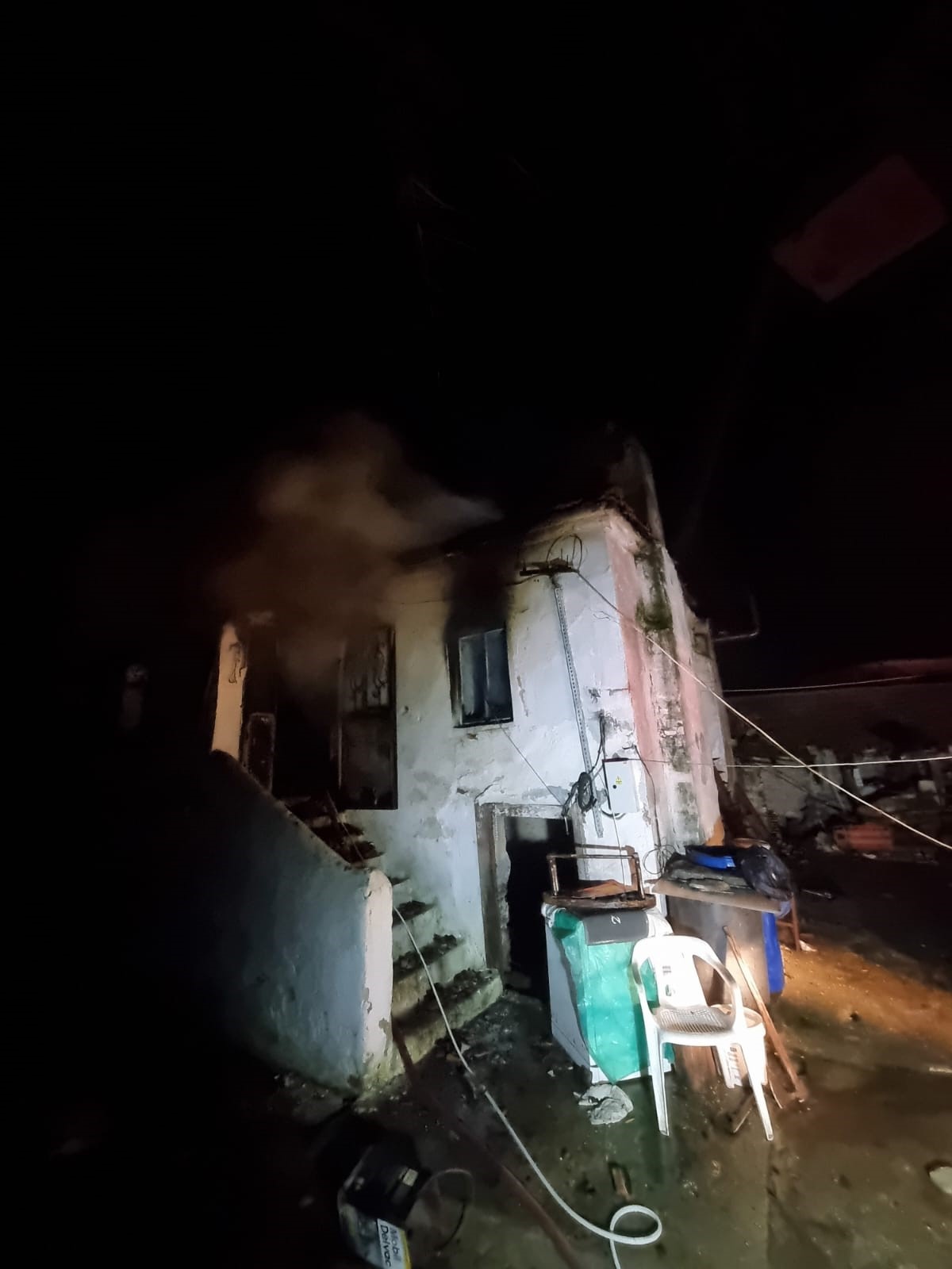  Milas'ta iki katlı ev küle döndü