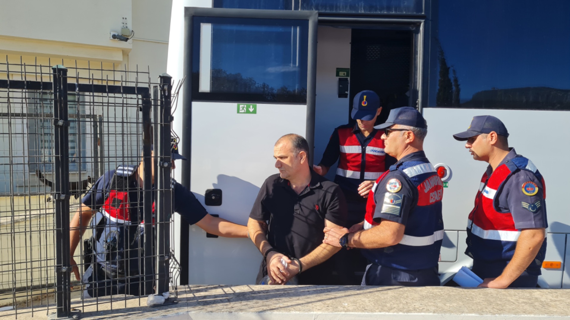 Şehit polisin davasında 2 sanığın yargılanmasına devam edildi