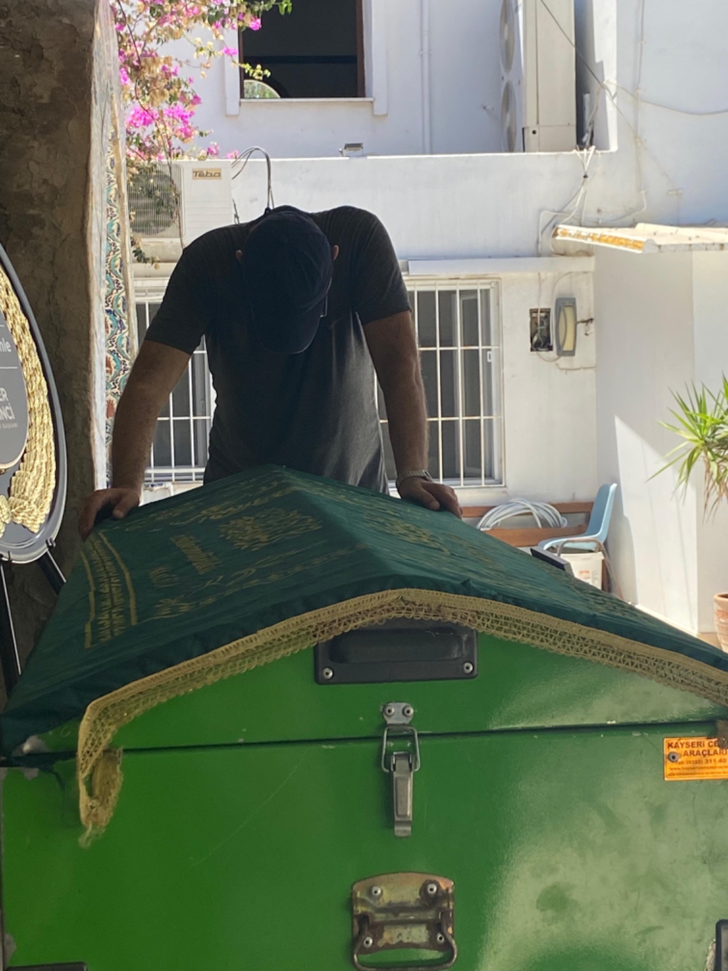 Ünlü oyuncu Hakan Yılmaz'ın babası Bodrum'da son yolculuğuna uğurlandı