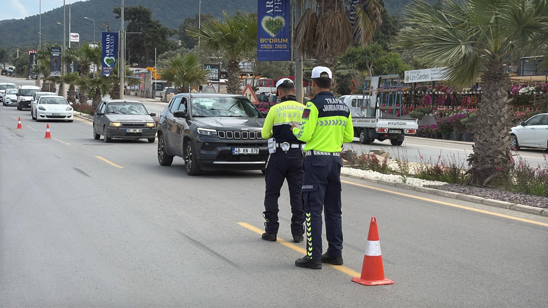 Bodrum'da dronlu trafik operasyonu: ‘Sürücüye ceza yağdı’
