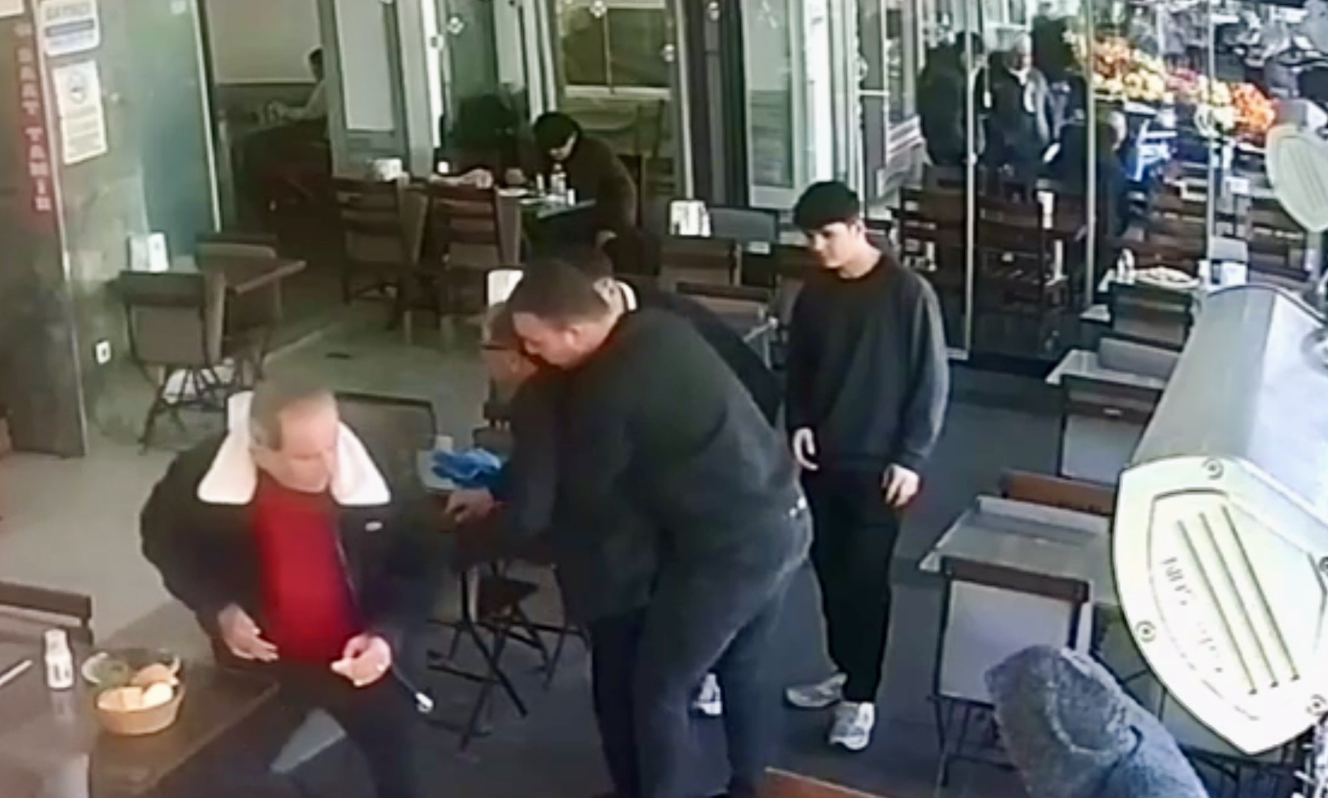 Bodrum'da dönerciden Heimlich manevrası