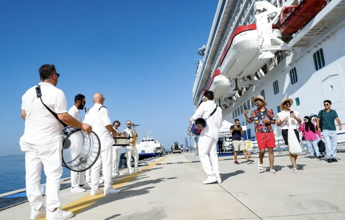 Bodrum'da VIP turistlere bandolu karşılama