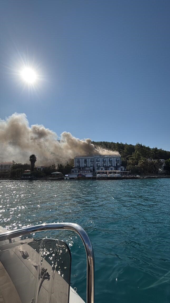 Bodrum'da otelde yangın paniği: 2 kişi yangında mahsur kaldı