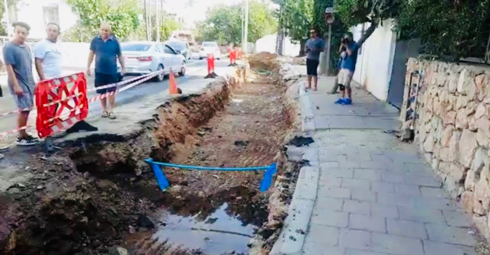 Bodrum’da sezon ortası başlatılan elektrik hattı çalışmaları protesto edildi! 